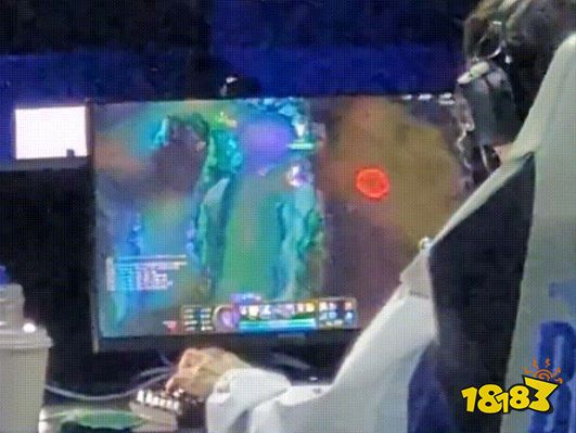 还以为在玩星际呢？LOL官方晒Faker世界赛第一视角：光速切屏眼花缭乱！