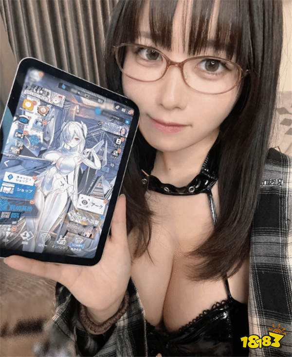 最懂男人的日本写真偶像东云海！身穿黑色胶皮性感战衣直播妮姬！