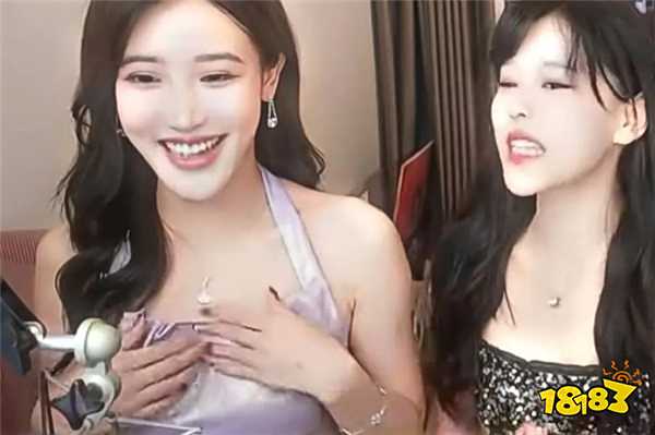 三个女人一台戏！豚豚做客沫子直播间，故意走光漏X！网友：没白等！