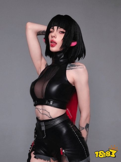 破洞丝袜身材超吸睛！冷艳美女博主COS《绝区零》简，细节高度还原！