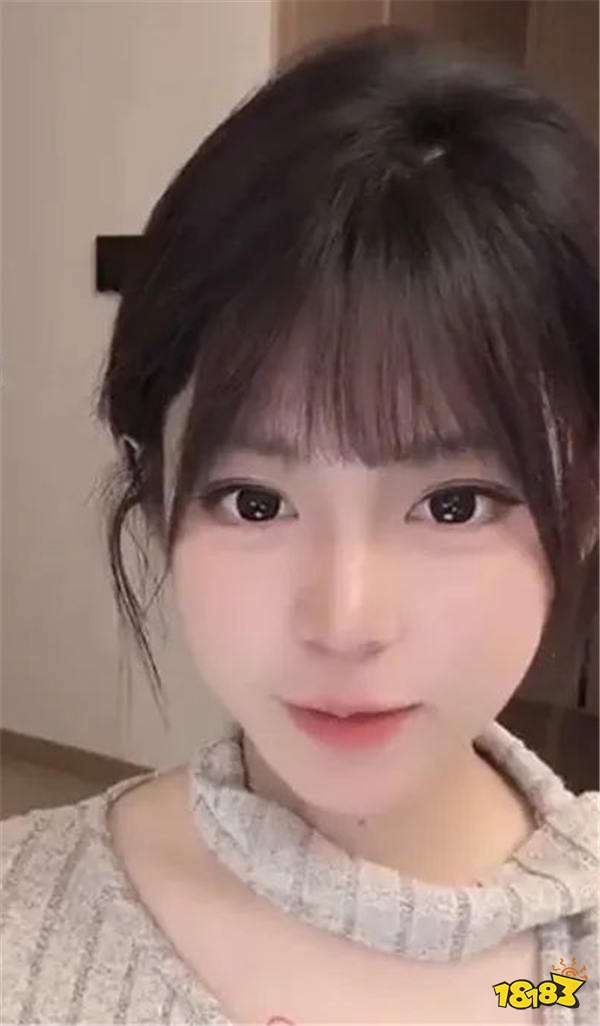 “平替版周淑怡”看周淑怡直播:这不就是精神小妹吗?表示不认识骆歆,网友:绿茶的精髓被她学了!