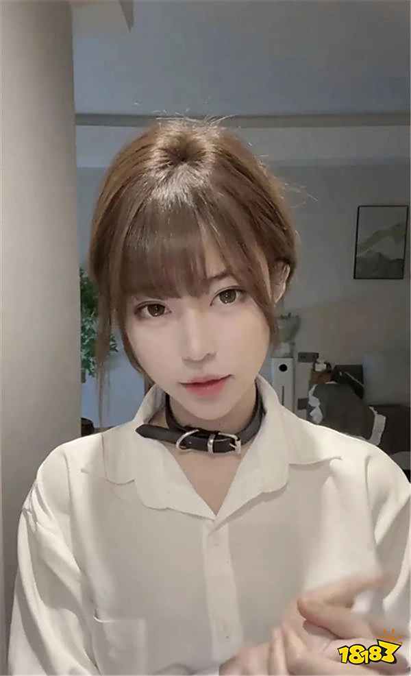 “平替版周淑怡”看周淑怡直播:这不就是精神小妹吗?表示不认识骆歆,网友:绿茶的精髓被她学了!