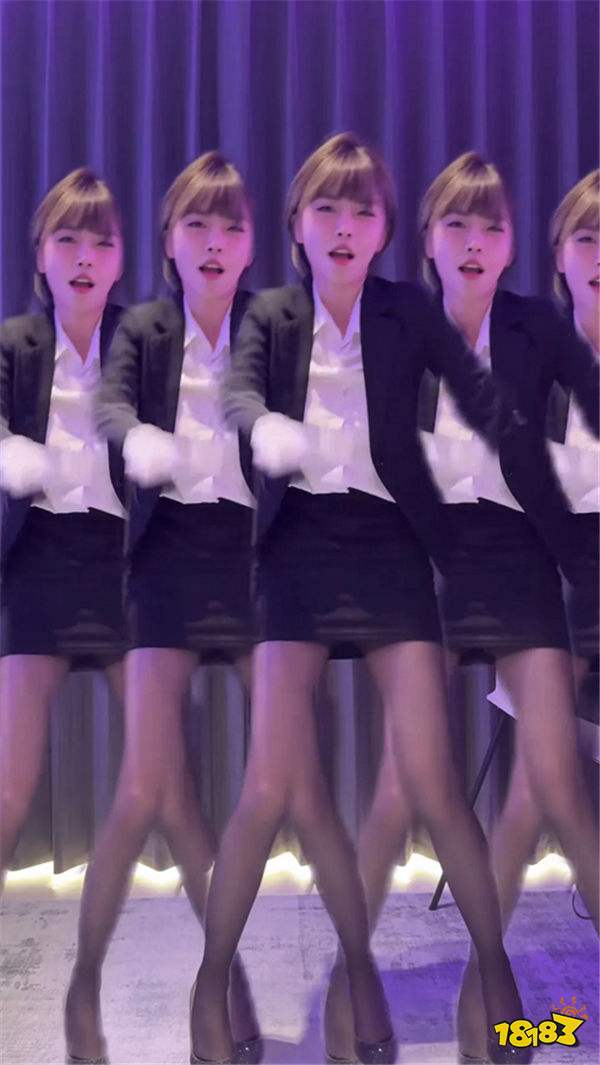 周淑怡换平台到快手，直播跳青海摇，网友：混成这样，档次都降低了！