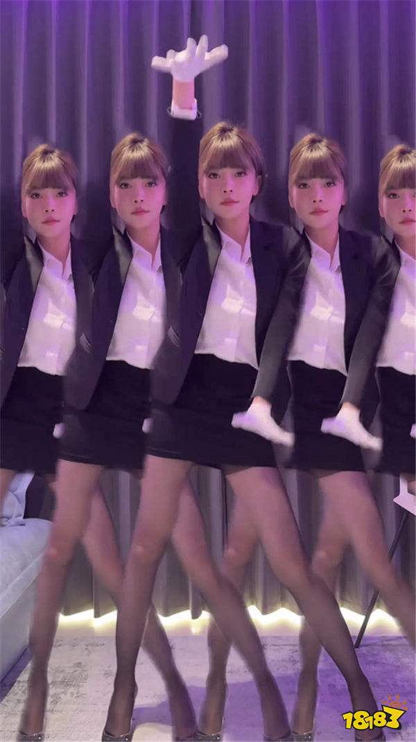 周淑怡换平台到快手，直播跳青海摇，网友：混成这样，档次都降低了！