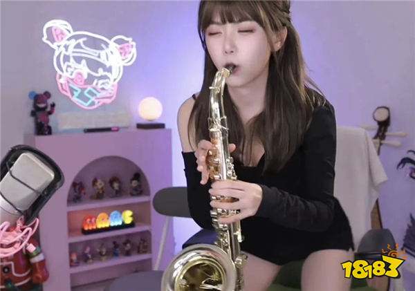 周淑怡化身小魅魔，性感黑丝小手铐直播吹箫！树奈奈助力双管齐下！