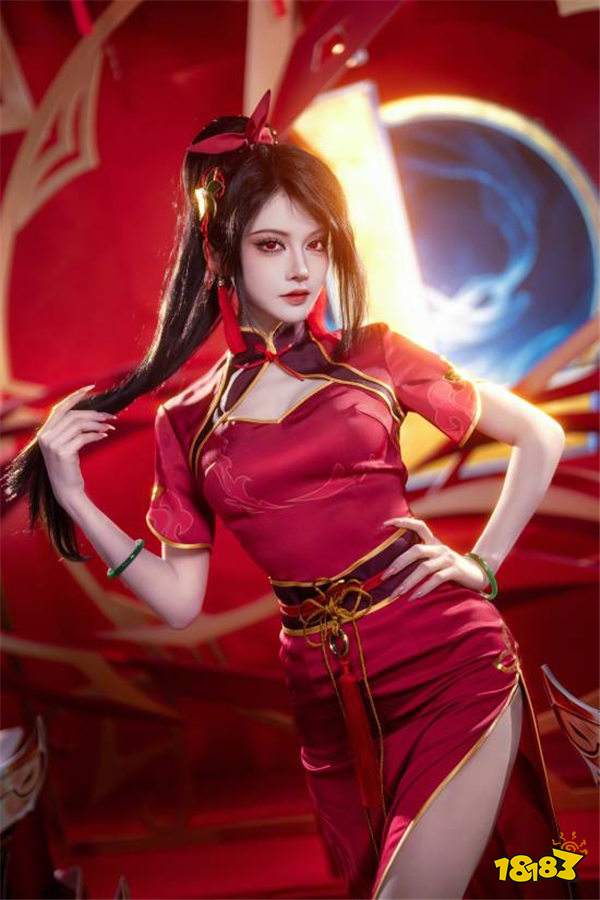 《英雄联盟》官方分享新春Coser：旗袍御姐又美又飒，美到心尖尖上了！