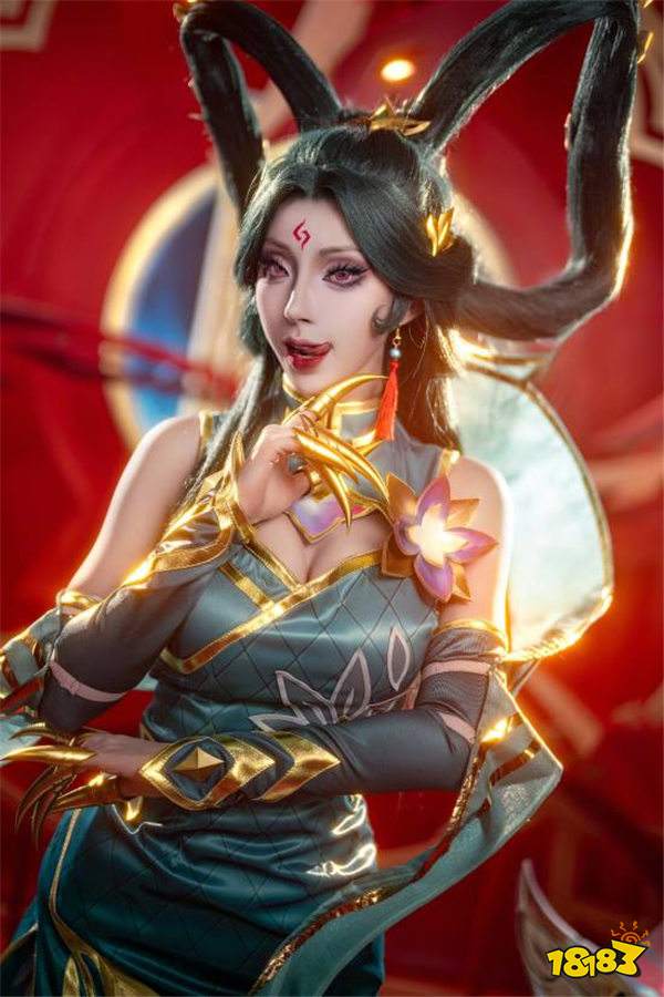 《英雄联盟》官方分享新春Coser：旗袍御姐又美又飒，美到心尖尖上了！