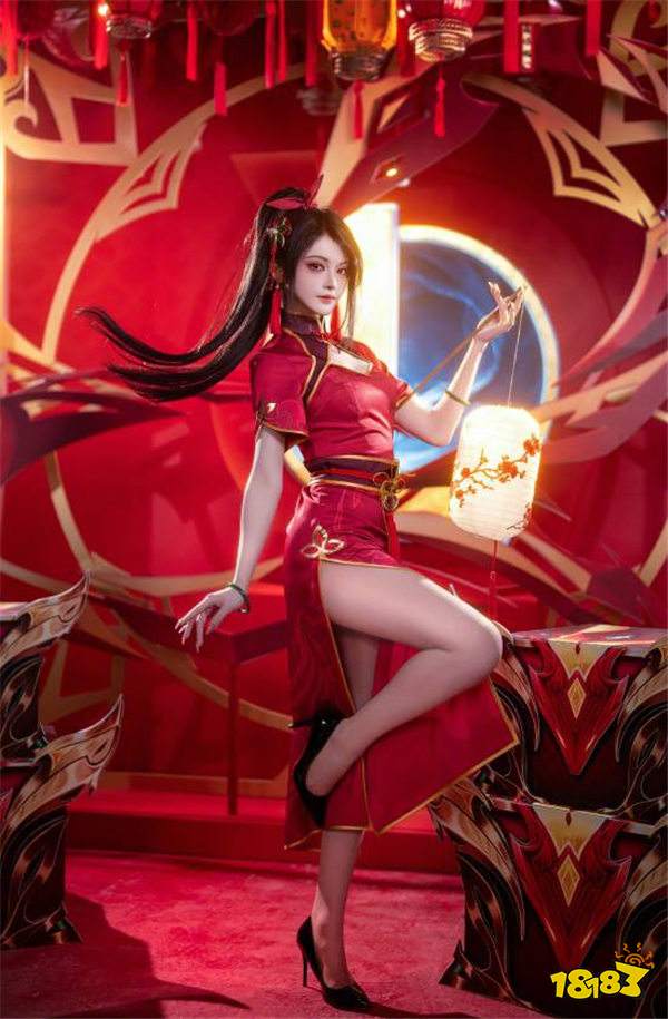 《英雄联盟》官方分享新春Coser：旗袍御姐又美又飒，美到心尖尖上了！