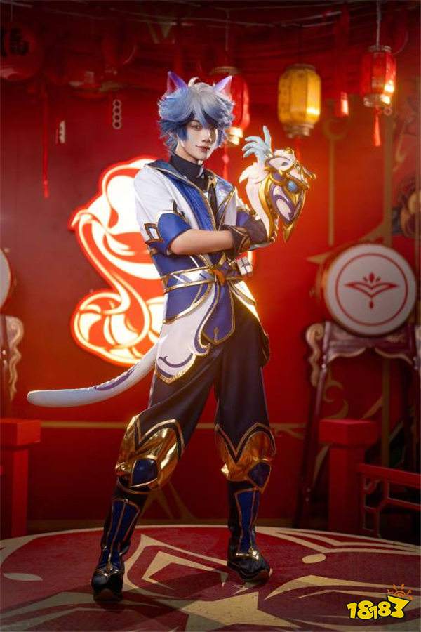 《英雄联盟》官方分享新春Coser：旗袍御姐又美又飒，美到心尖尖上了！