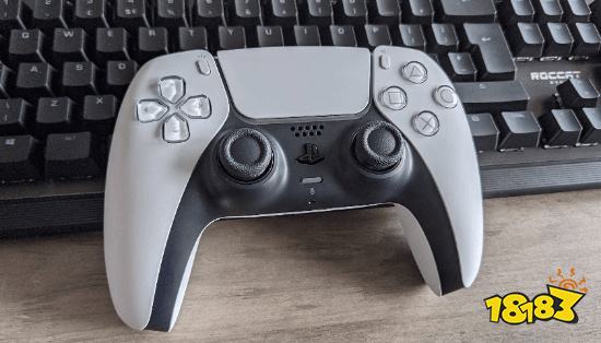索尼黑科技来了！PS手柄能变形松开还自动恢复，未来感拉满！