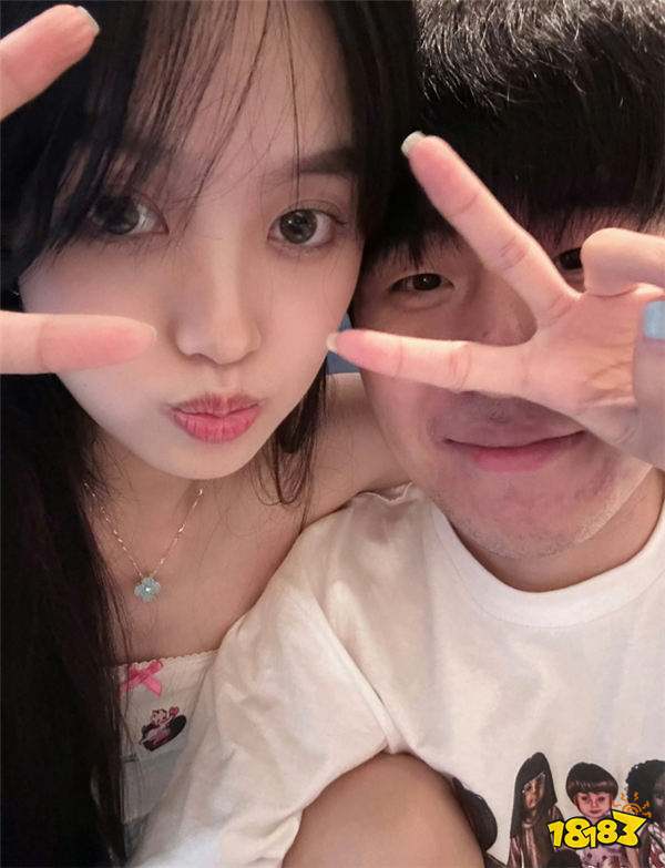 电竞圈突发:GALA与学霸女友分手引热议,职业赛场能否迎来“无牵挂”巅峰?