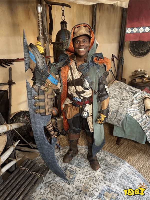美国大网红甲亢哥晒《怪物猎人：荒野》COS照！网友：这是被哥斯拉踩过的猎人？