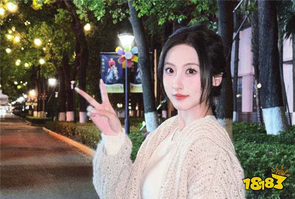 太变态了！美女解说鼓鼓直播念粉丝私信：做妈妈的XXX？