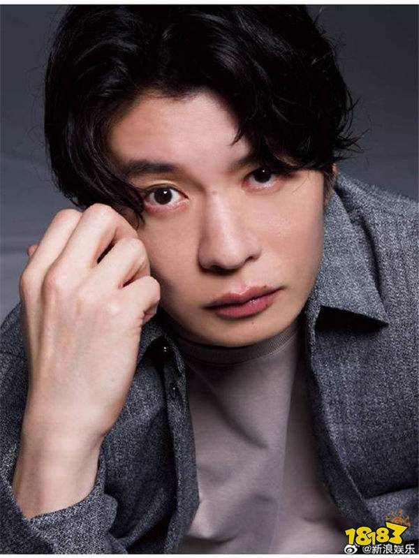 甜蜜暴击！永野芽郁和田中圭私密聊天记录曝光，半同居恋情疑云重重！