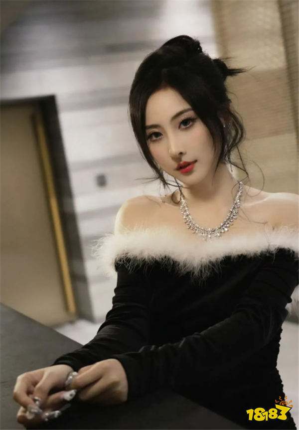 “要轉行當技師”？LPL女解說鼓鼓直播間展示出差穿搭被網友吐槽！