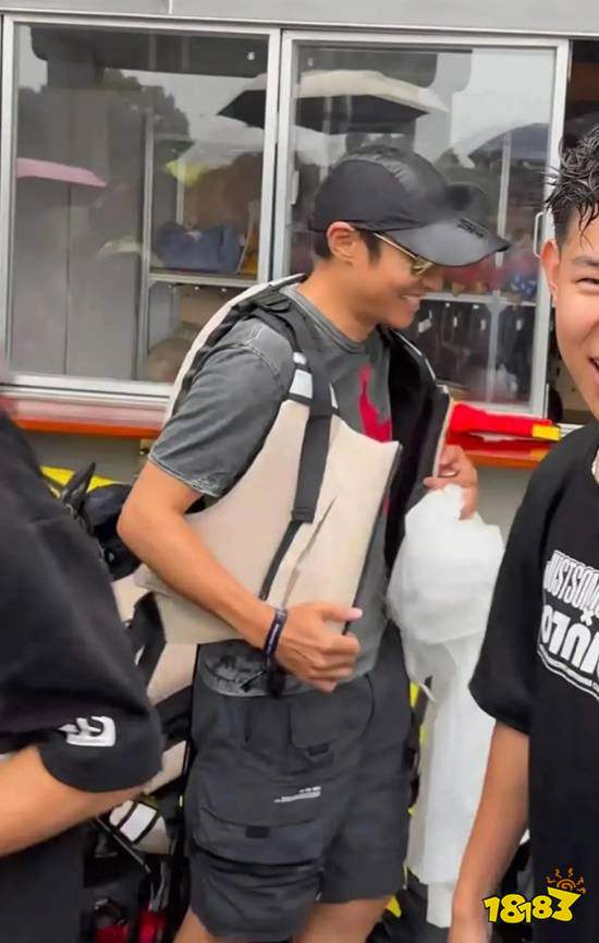 撒貝寧被網(wǎng)友貼臉開大：撒老師我沒白活，我去過賽里木湖！