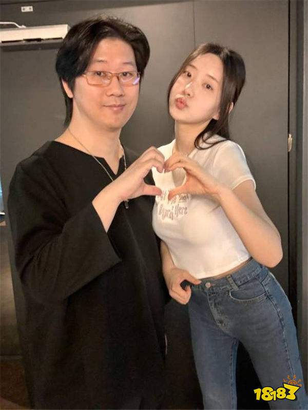 美女與野獸！《劍星》美女體模曬與金亨泰比心貼貼親密合照？！