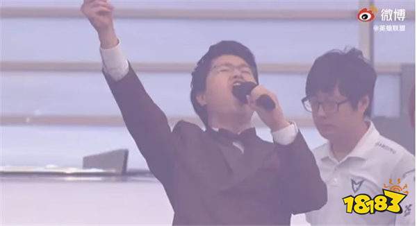 競技場上的對手，賽場外的祝福！韓國解說咆哮哥追憶18亞運，祝賀Uzi登名人堂！