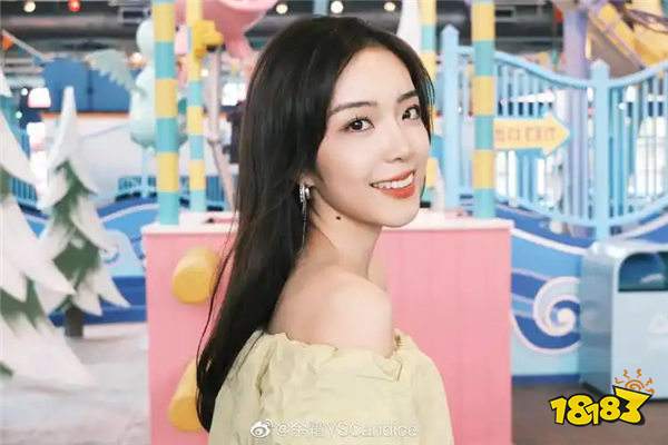 尷尬又上頭！LPL美女主持人余霜拉著GAM光頭老板上演爆笑真人短劇！