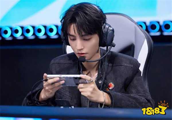 王俊凱《LOL》手游表演賽豪取五殺！網友：滿滿的人情世故！