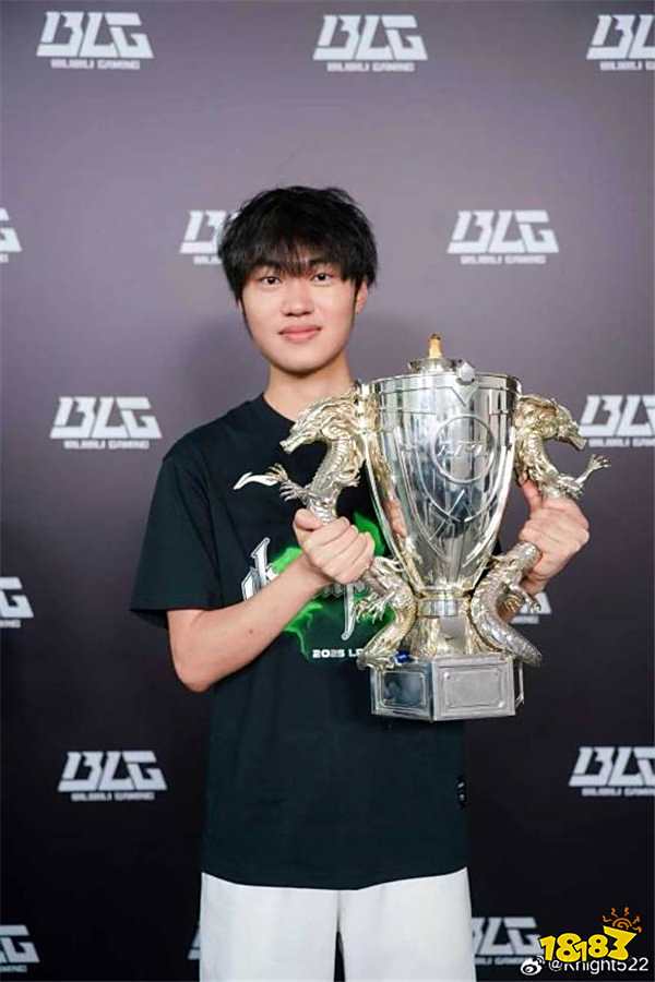 LPL決賽現5年未修致命BUG：女坦E技能引塔仇突變，BLG險些痛失冠軍，滔搏靠BUG續命仍無緣二號種子！