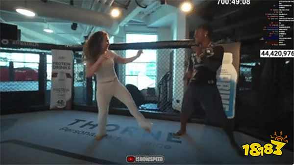 甲亢哥UFC總部耍帥翻車:被前脫衣舞女選手三次干服!