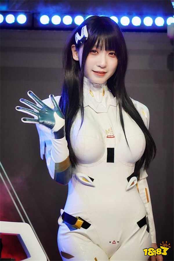 《解限機》TGS展臺排200分鐘!超美Coser開機甲,推特沖熱搜前四!