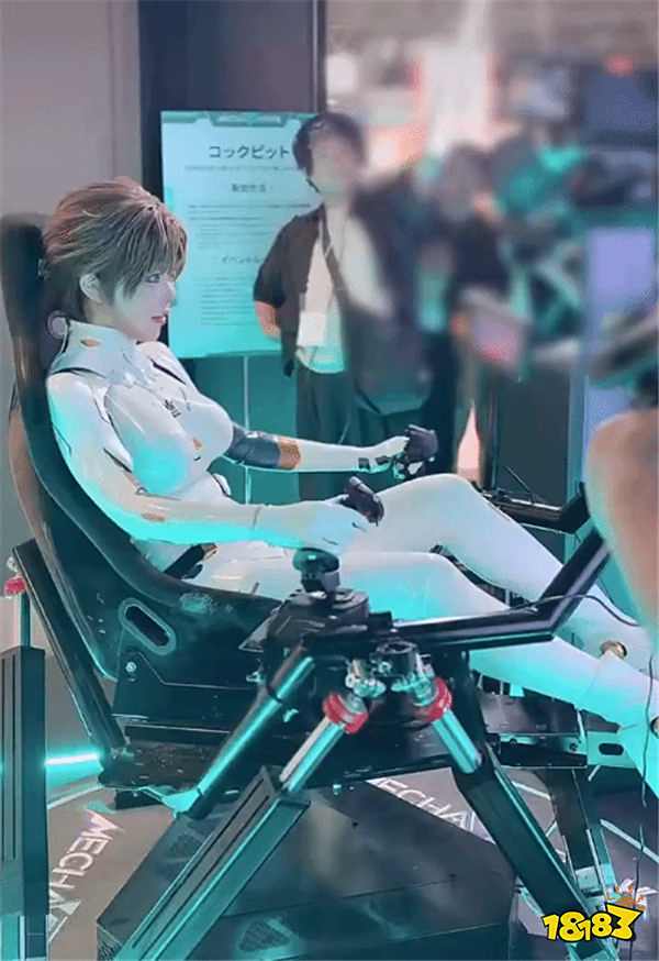 《解限機》TGS展臺排200分鐘!超美Coser開機甲,推特沖熱搜前四!