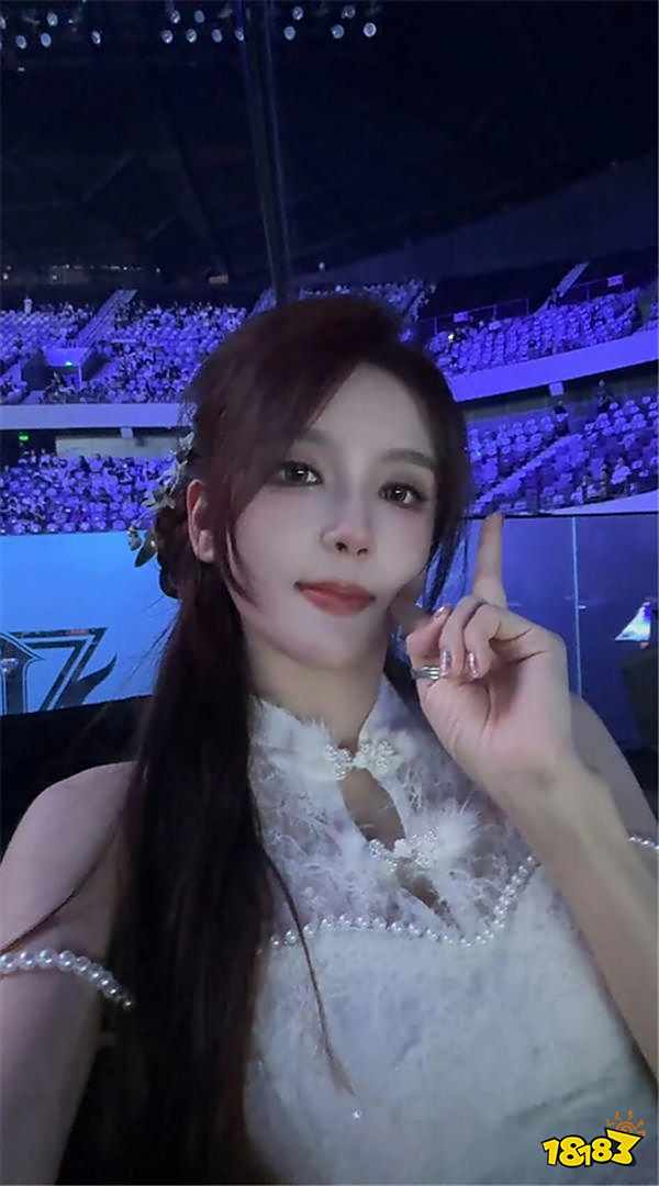 LPL解說Rita提“定制視頻”被噴圈錢,澄清是節(jié)日祝福后放話:造謠就發(fā)律師函!