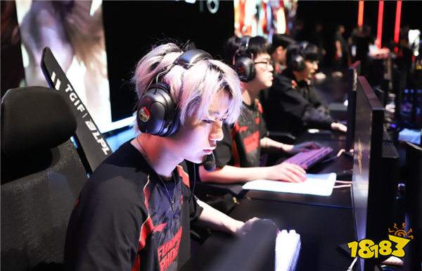 塌房!LPL年度最佳新秀爆大瓜!私联女粉缠绵两月,承诺1对1后冷暴力?