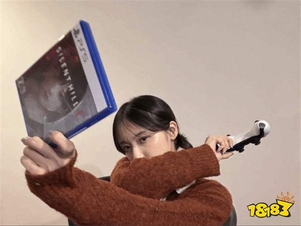 170萬播放瘋漲!《寂靜嶺f》女主演員直播遭嚇:躲鏡頭、按錯QTE,網友:就愛看美女慌成這樣!