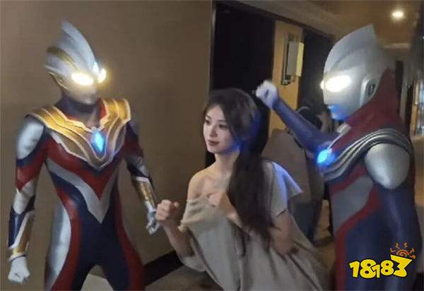 王者嫦娥Coser从全网骂到自费7.8万道歉!吐舌头抠肚脐引众怒,补偿皮肤却让玩家吵翻?