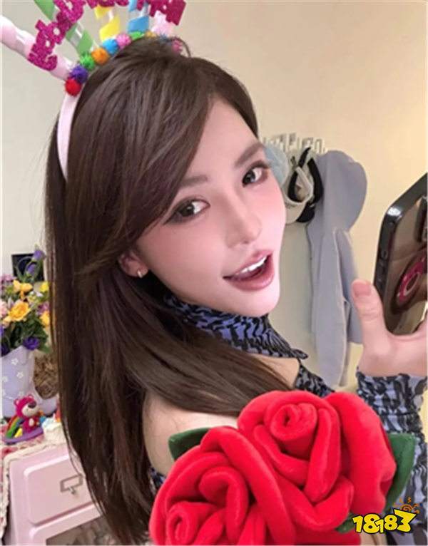 周淑怡31岁生日直播叫“爹”!海外大哥狂刷礼撑场,回应拜金:他不图我色,收礼没负担!