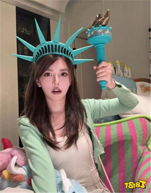 周淑怡31岁生日直播叫“爹”!海外大哥狂刷礼撑场,回应拜金:他不图我色,收礼没负担!