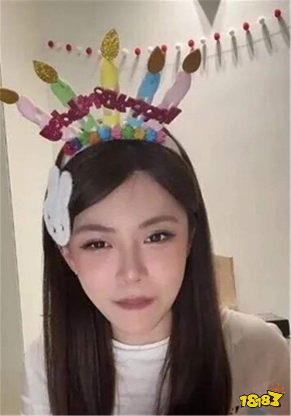 周淑怡31岁生日直播叫“爹”!海外大哥狂刷礼撑场,回应拜金:他不图我色,收礼没负担!