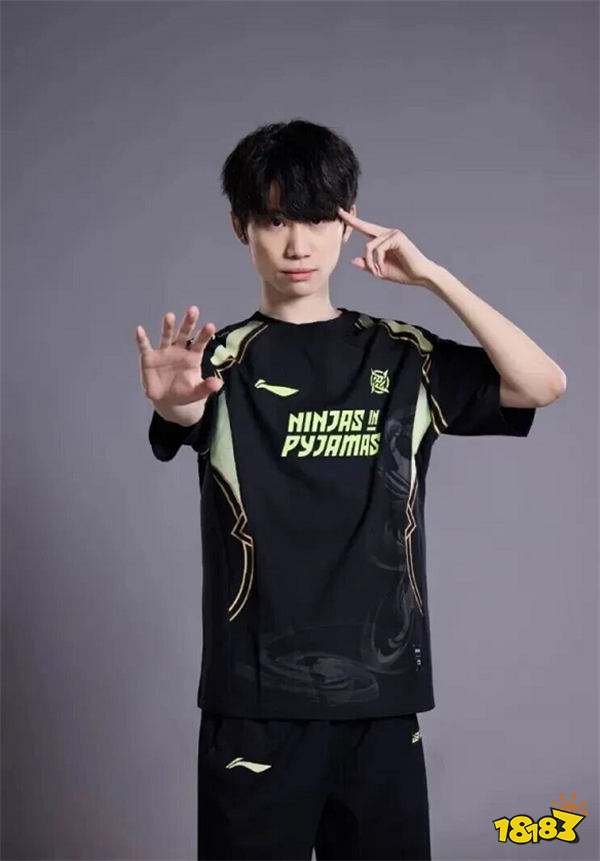 Doinb遭好兄弟新一“背刺”?无视昔日矛盾现身南波儿直播间稳坐C位,网友吵翻:忘本了?