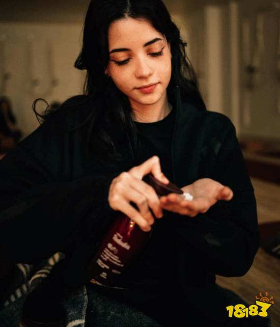 妈妈我恋爱了!巴西21岁“瓦学姐”比赛卖萌疯传全球,4年逆袭夺冠!