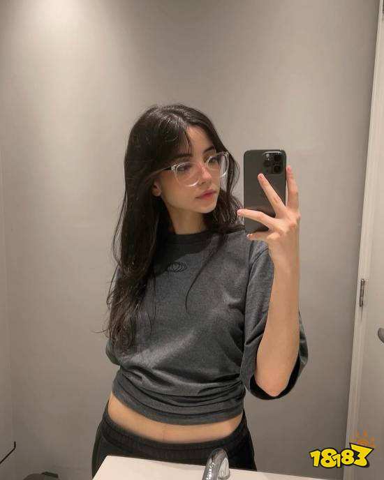 妈妈我恋爱了!巴西21岁“瓦学姐”比赛卖萌疯传全球,4年逆袭夺冠!