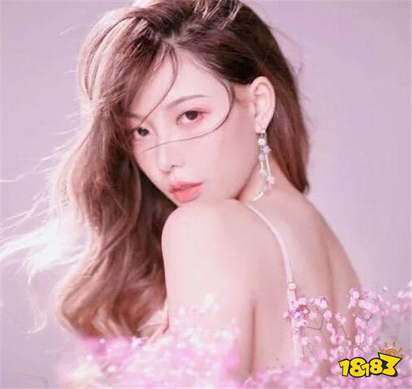 舞蹈一姐米娜锐评Faker30岁不可能是童子!信他不如信我是武则天?!