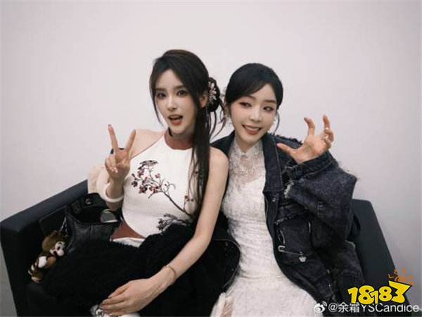 S15落幕,美女主持余霜晒Faker+Uzi神仙合影,深情告别看哭网友!