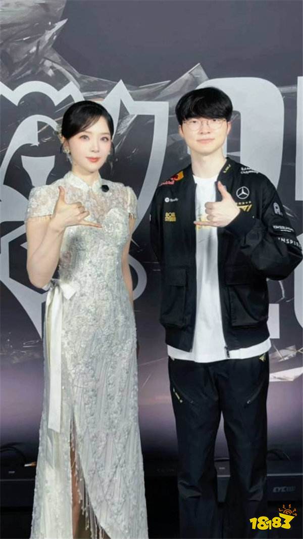 S15落幕,美女主持余霜晒Faker+Uzi神仙合影,深情告别看哭网友!