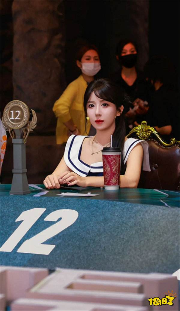 呆妹兒穿粉色少婦裝遭吐槽“沒邊硬擦”？！吐槽網友：眼睛臟看啥都臟！