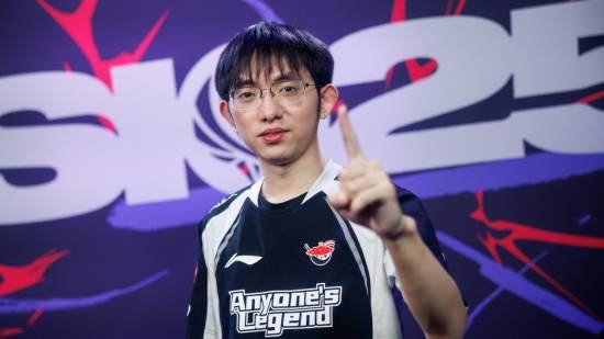 偷偷买单+亲自拍照！圣枪哥火锅店宠粉冲上热搜，网友：比夺冠还帅！