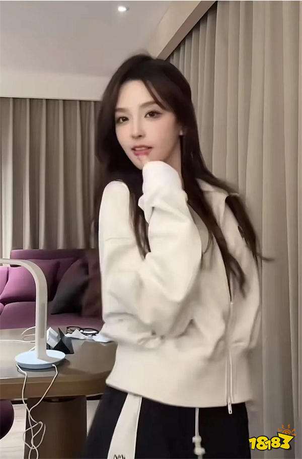 Rita直播连麦被唱“30岁没结婚的女人”整破防,深夜12点直播遭灵魂拷问:晚上没生活?