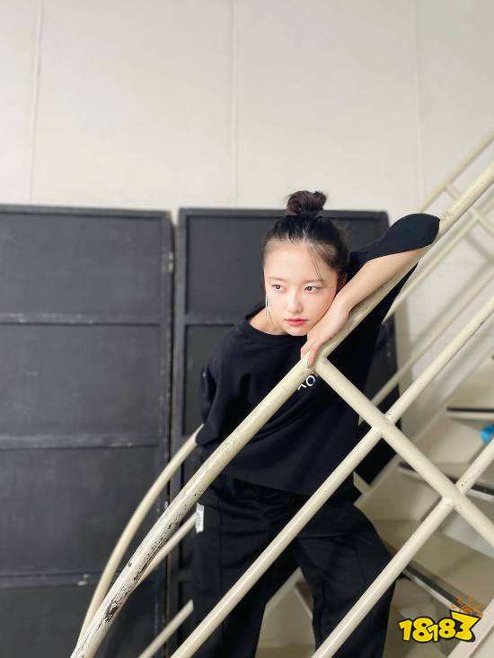 加藤小夏 联名拍摄幕后花絮图1