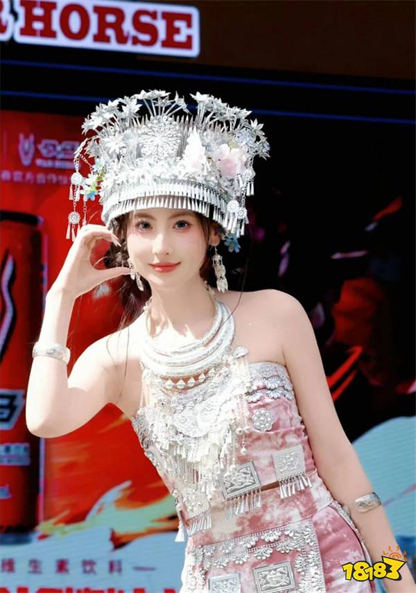 LPL女解说鼓鼓跟榜一大哥相约洗浴中心？！要求大哥带她去商K帮点两男模！