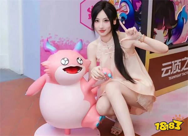 LPL女解说鼓鼓跟榜一大哥相约洗浴中心？！要求大哥带她去商K帮点两男模！