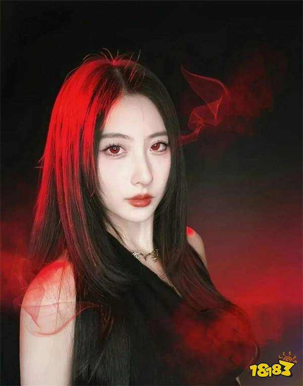 LPL女解说鼓鼓跟榜一大哥相约洗浴中心？！要求大哥带她去商K帮点两男模！