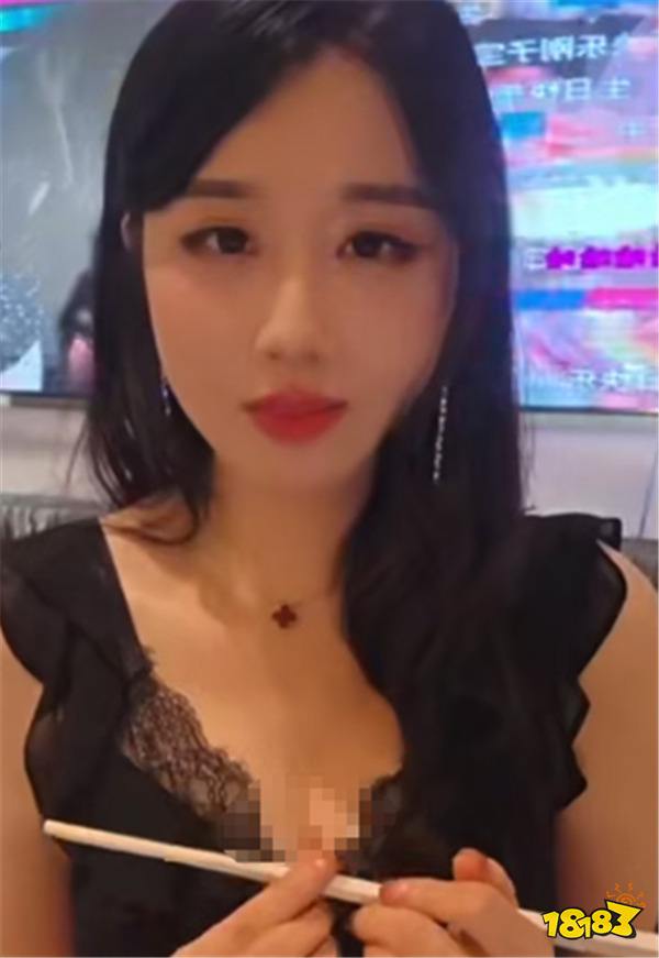 轩子巨2兔圣诞与茄子共同参加活动闹连环乌龙：误以为茄子是“W”？茄子急喊“我不是成都的”！