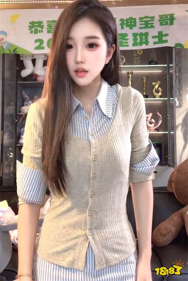 旭旭宝宝豪掷300万刷1000个嘉年华，助美女爱徒登顶区赛，网友急喊：嫂子不会吃醋吧？